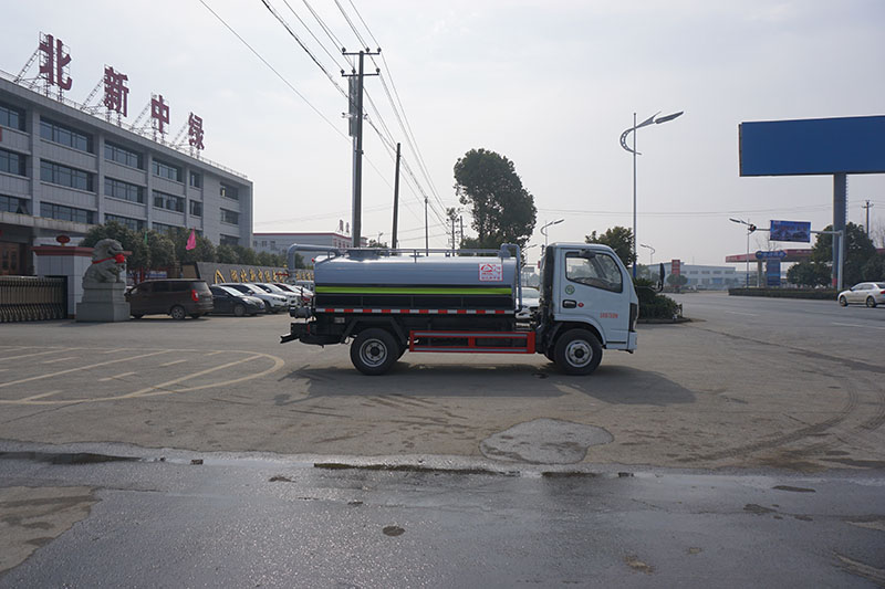 中潔牌XZL5070GXE6東風(fēng)多利卡吸糞車(chē)