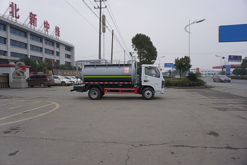 中潔牌XZL5070GXW6型東風(fēng)五方吸污車