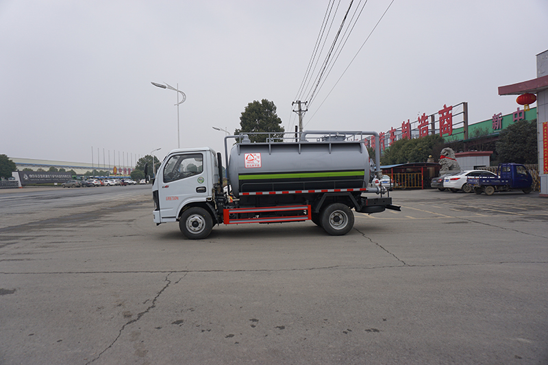 中潔牌XZL5070GXW6型東風(fēng)五方吸污車
