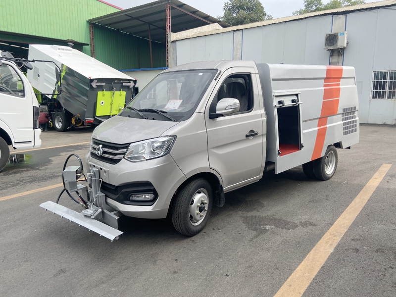 中潔牌XZL5032TYH6型路面養(yǎng)護(hù)車(chē)