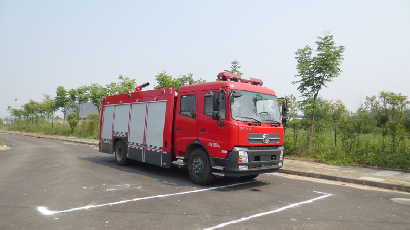中潔牌豪沃消防車(chē)